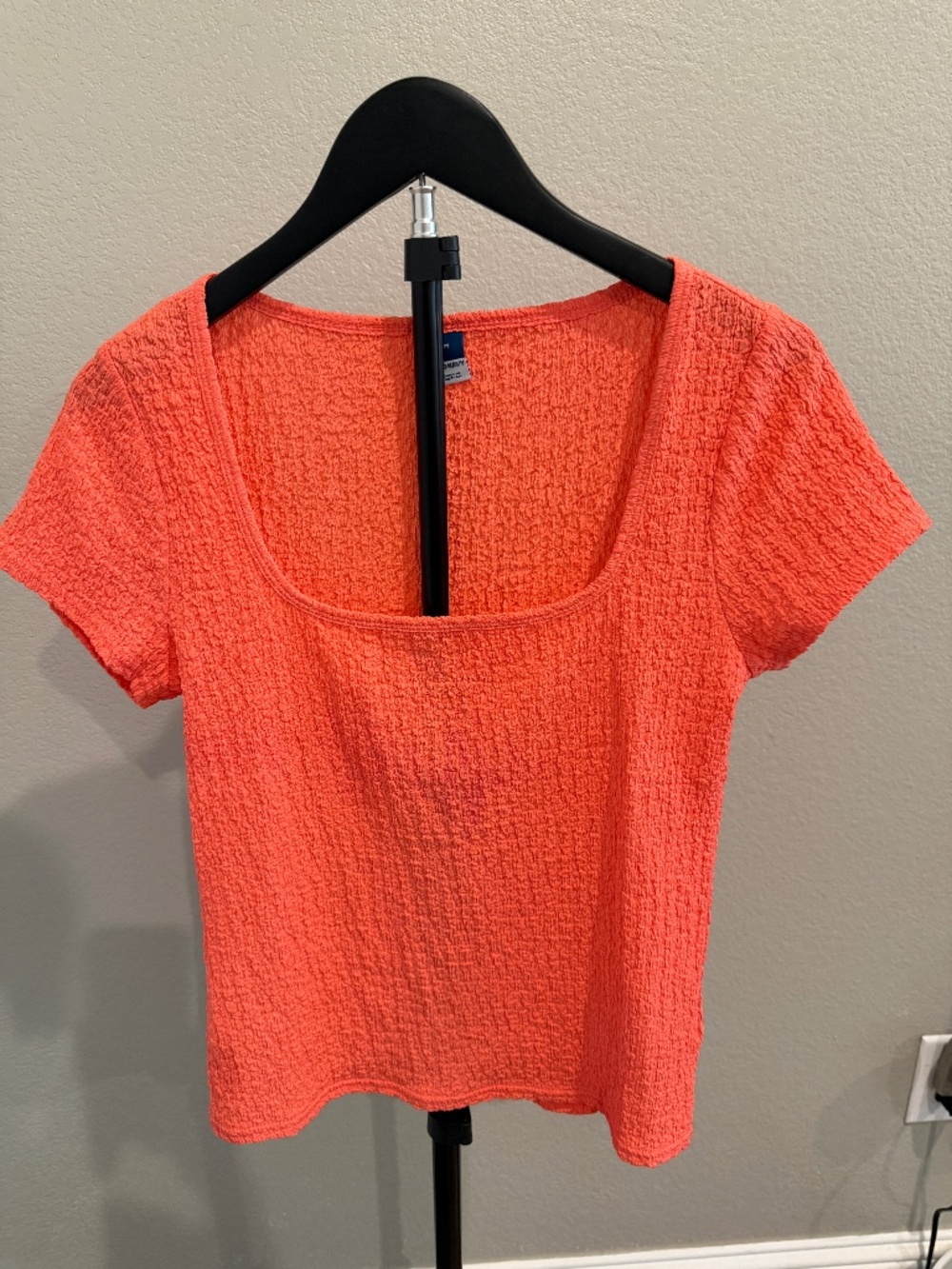 Women's coral textured short sleeve shirt size medium worn once
